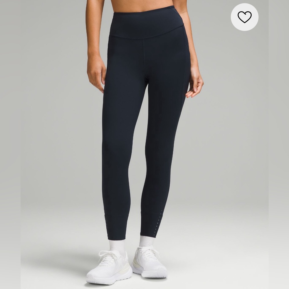 Lululemon Fast and Free High-Rise Tight Leggings 25” with pockets size 6 in navy